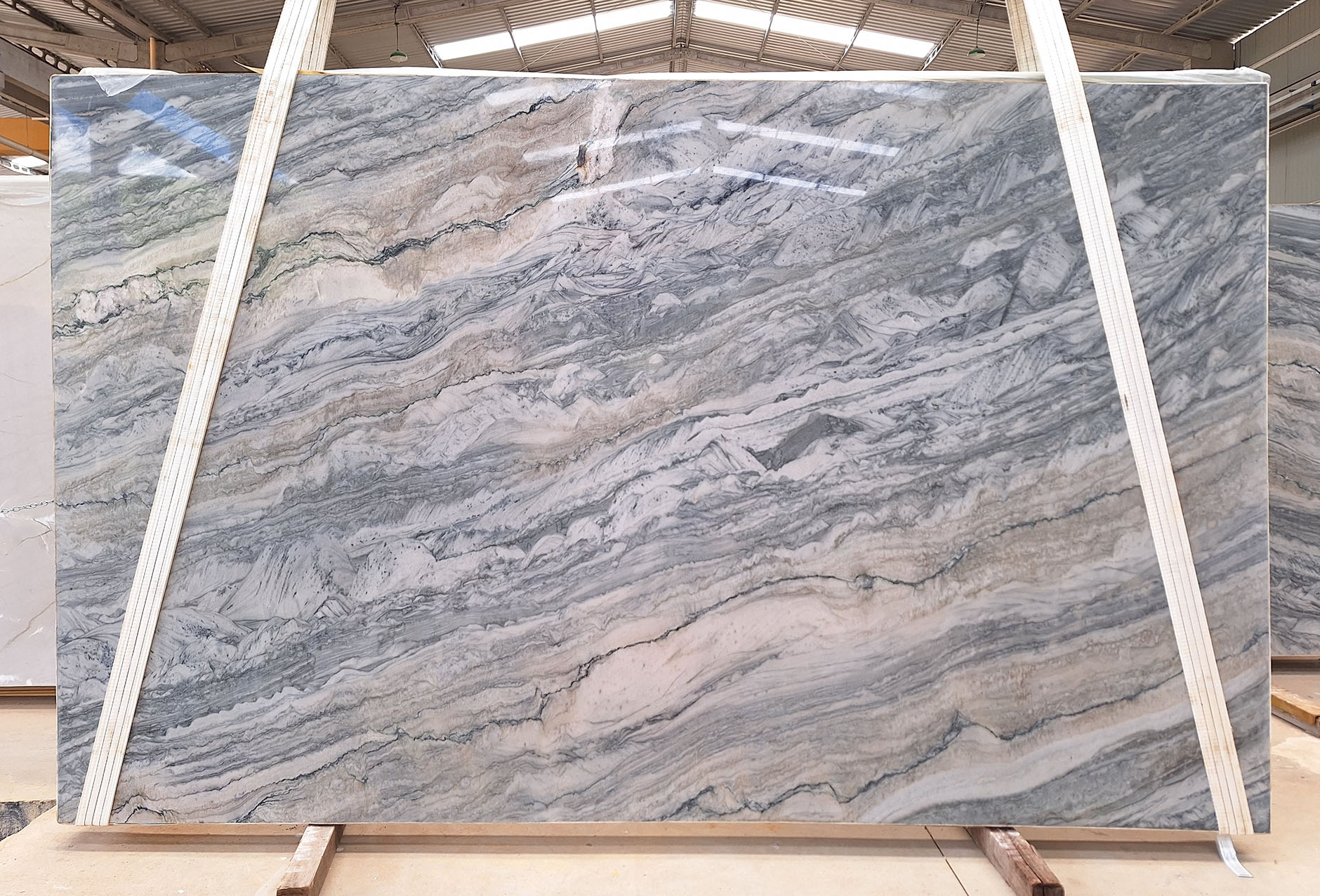 Elegant Gloria - Quartzite - 130'x79' - Blue