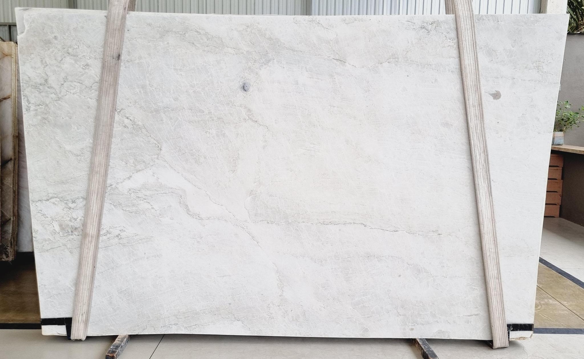 Tahti - # 273 - Granite & Quartzite - 125'x79' - Beige White