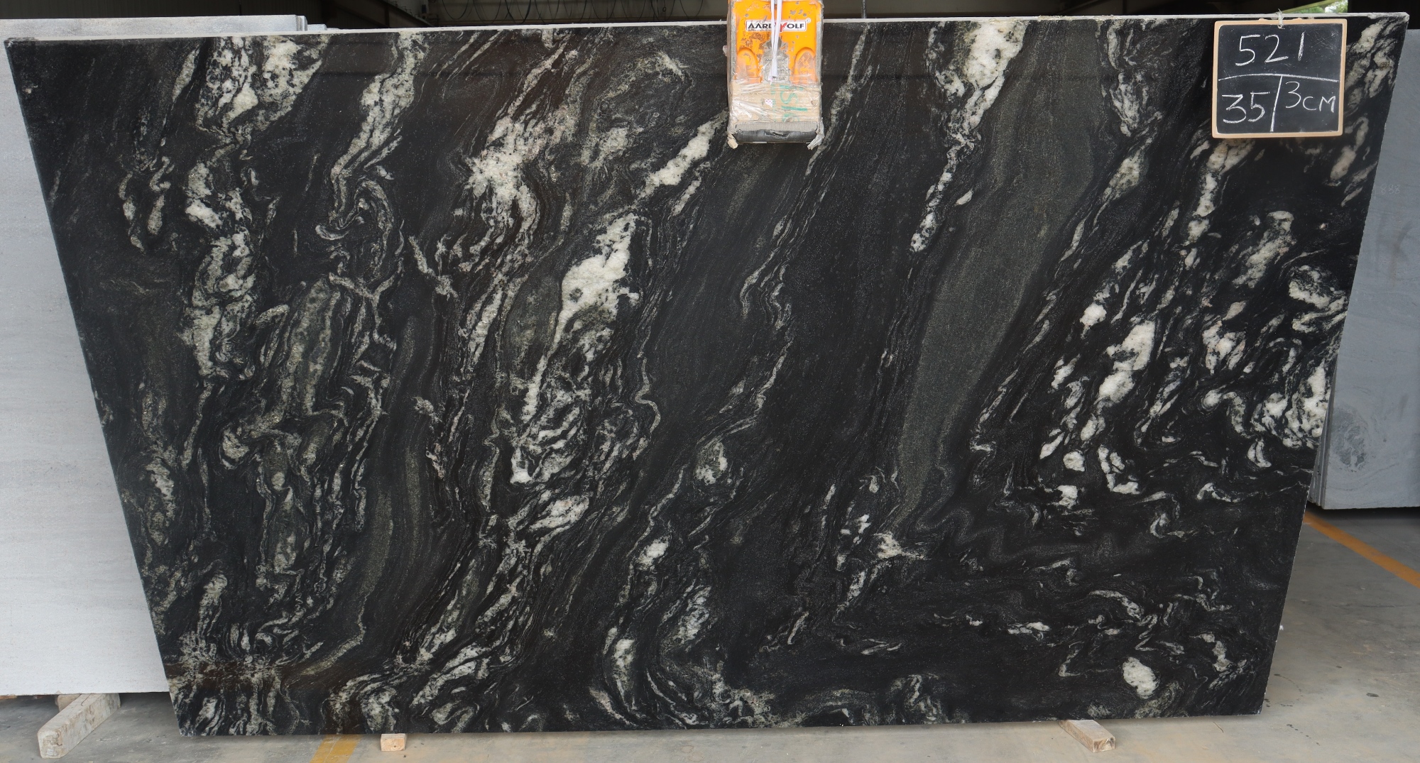 Belvedere   - Granite & Quartzite - 122'x79' - Black gold white 