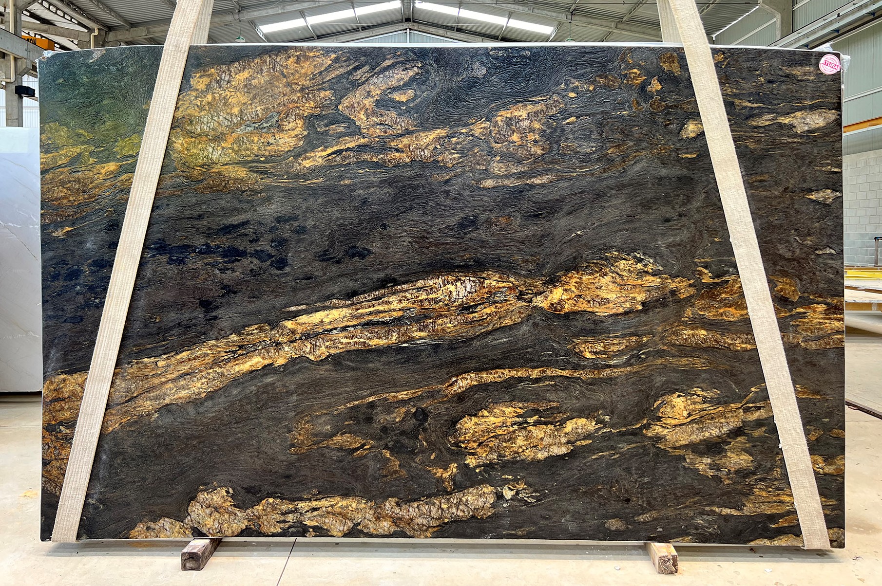 Fusion Black - #992 - Granite & Quartzite - 128'x79' - Black Gold 