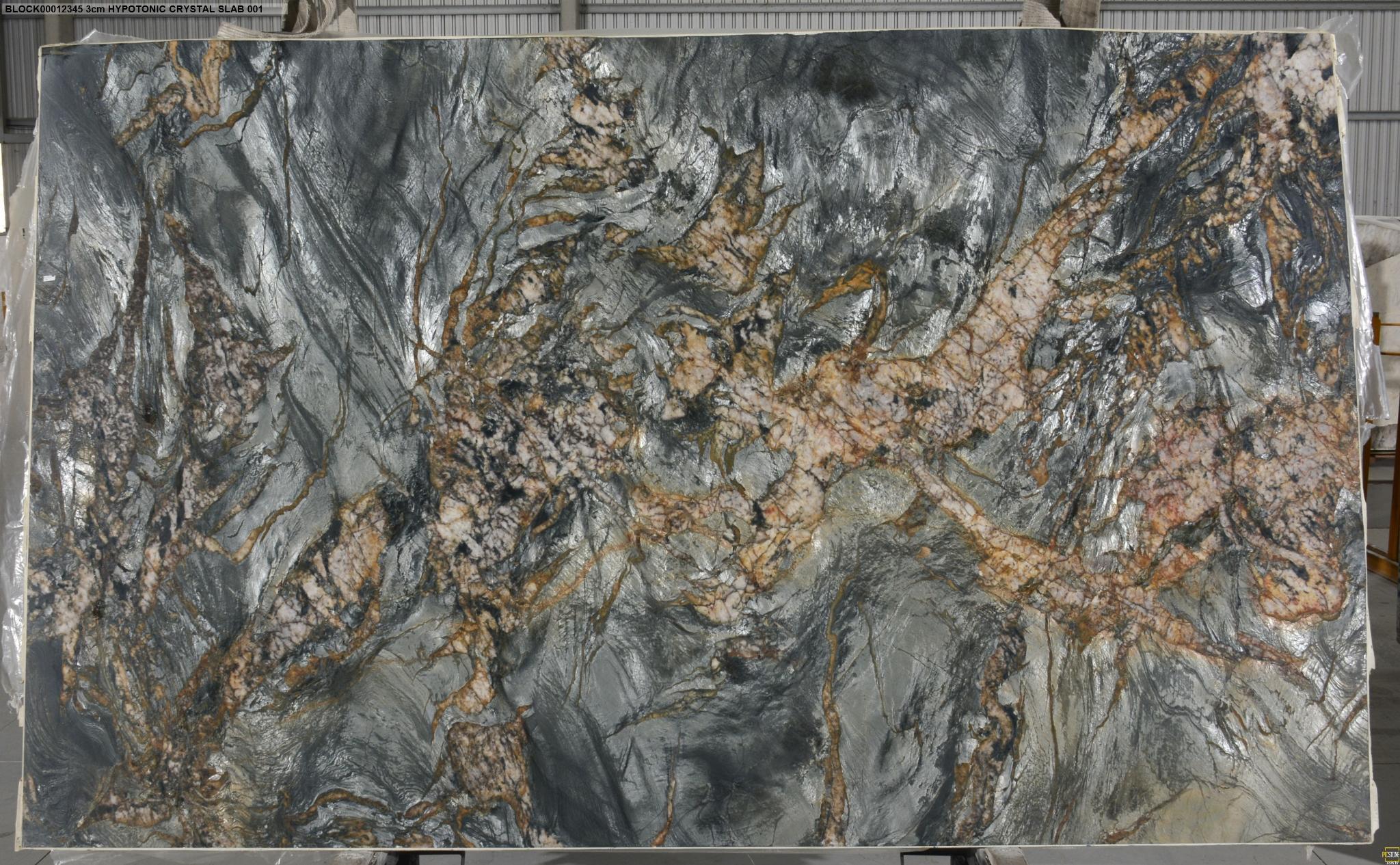 Crystal Hypotonic 55559 - Granite & Quartzite - 129'x78' - Blue Grey Brown 