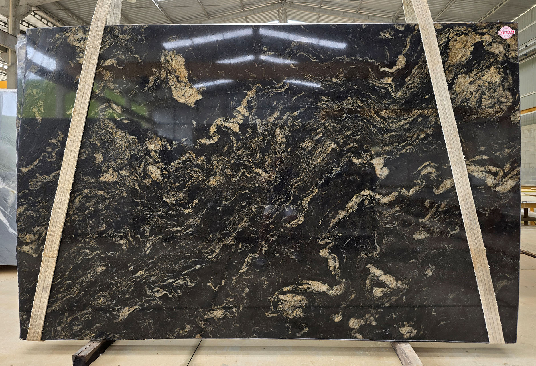 Titanium Gold 13296 - Granite & Quartzite - 124'x78' - Gold Black