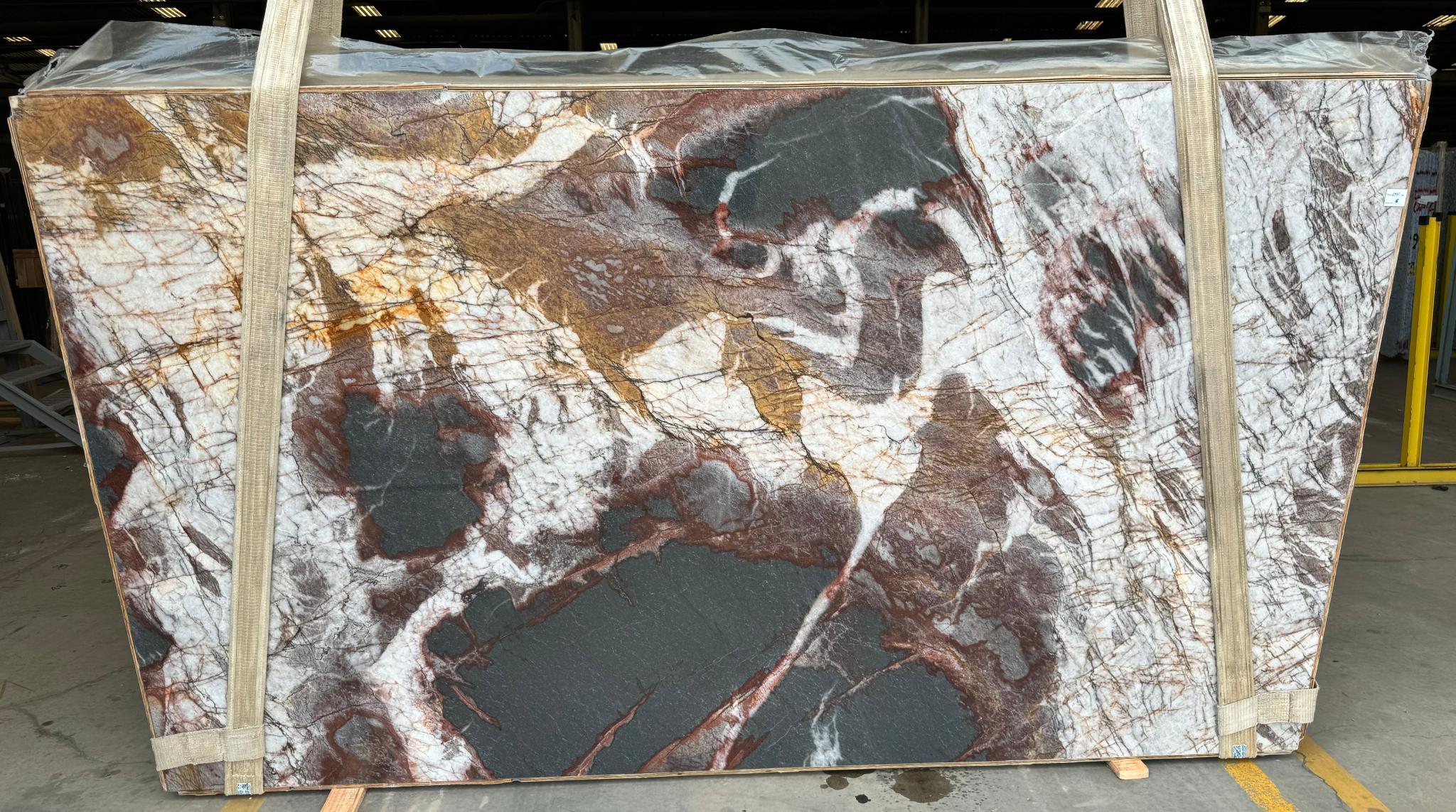 Vittra  - Granite & Quartzite - 124'x72' - white Black Gold