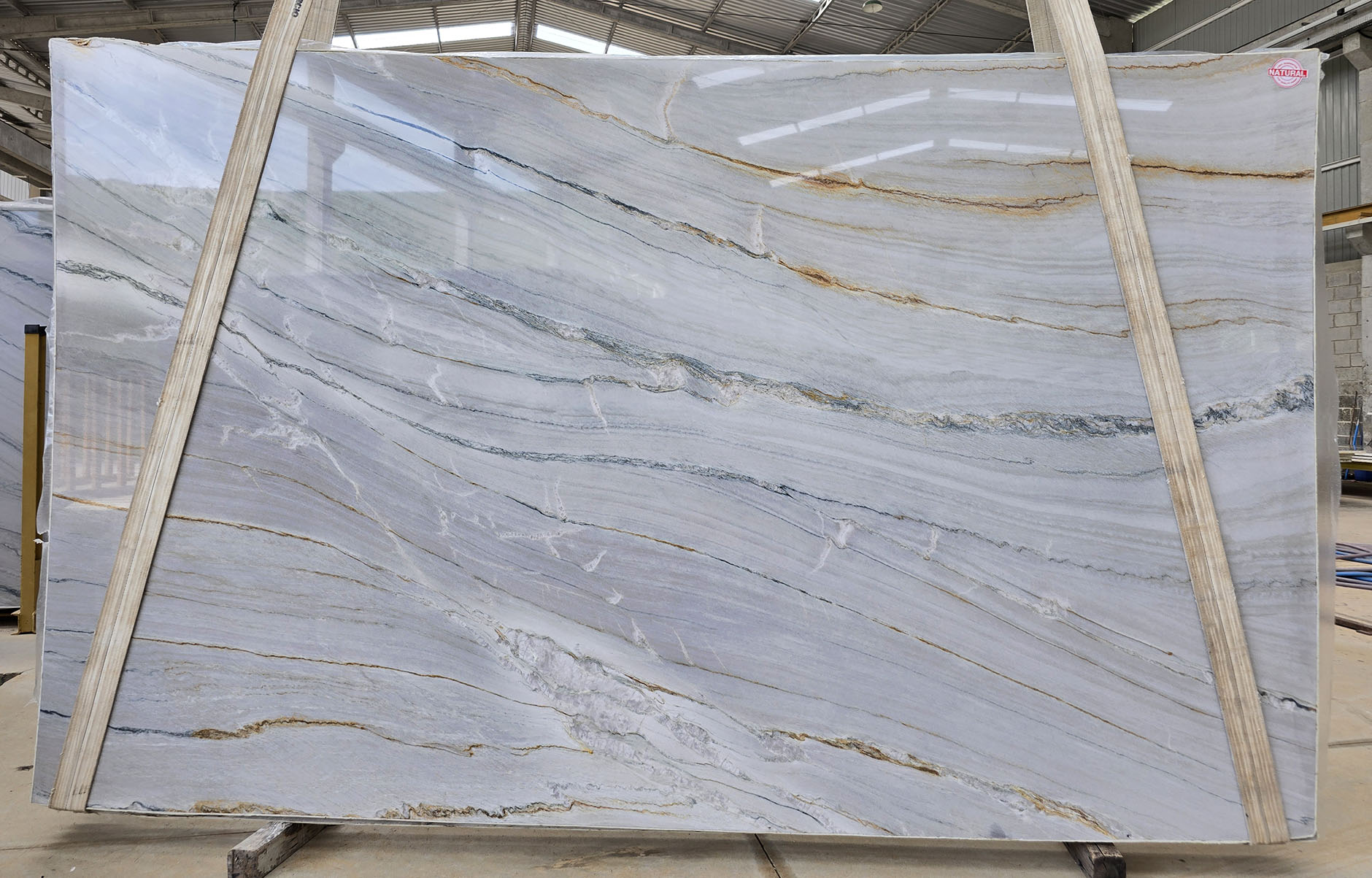 Macaubas Royal  - Granite & Quartzite - 130'x80' - white Gold 
