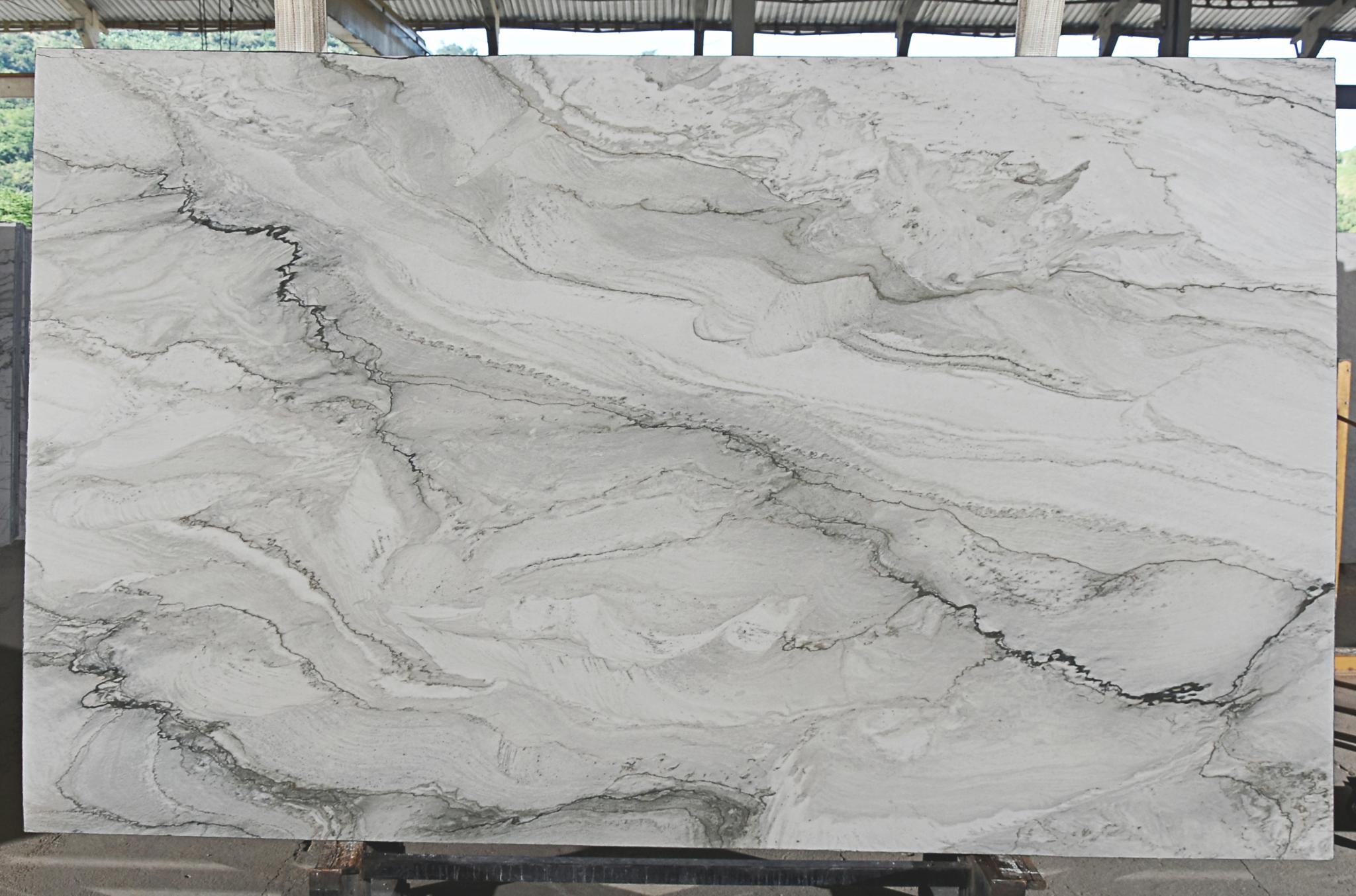 Infinity White 5613 - Excotic - 128'x78' - Grey White