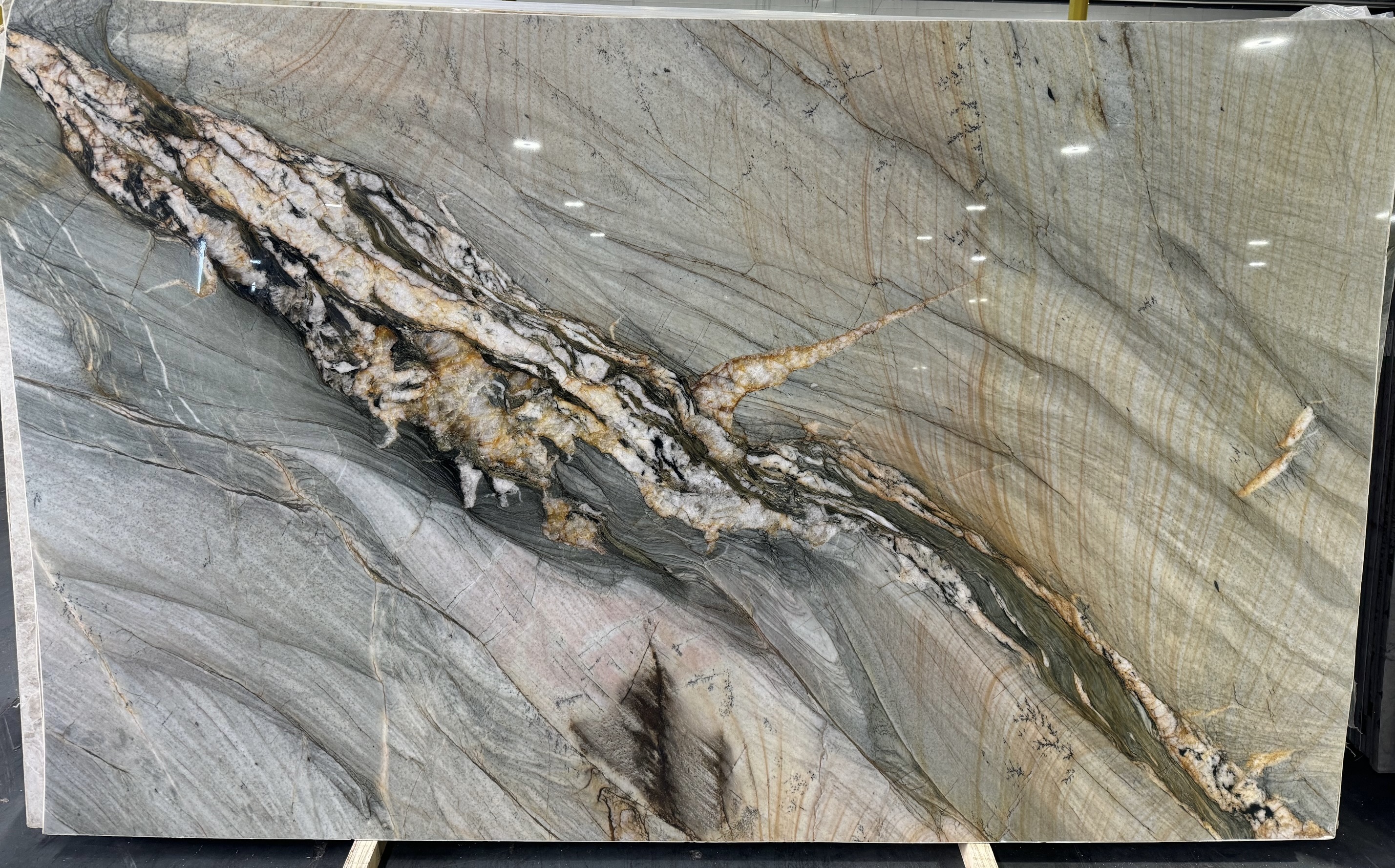 Botanic 2cm  - Quartzite  - 130'x 79' - blue green white 