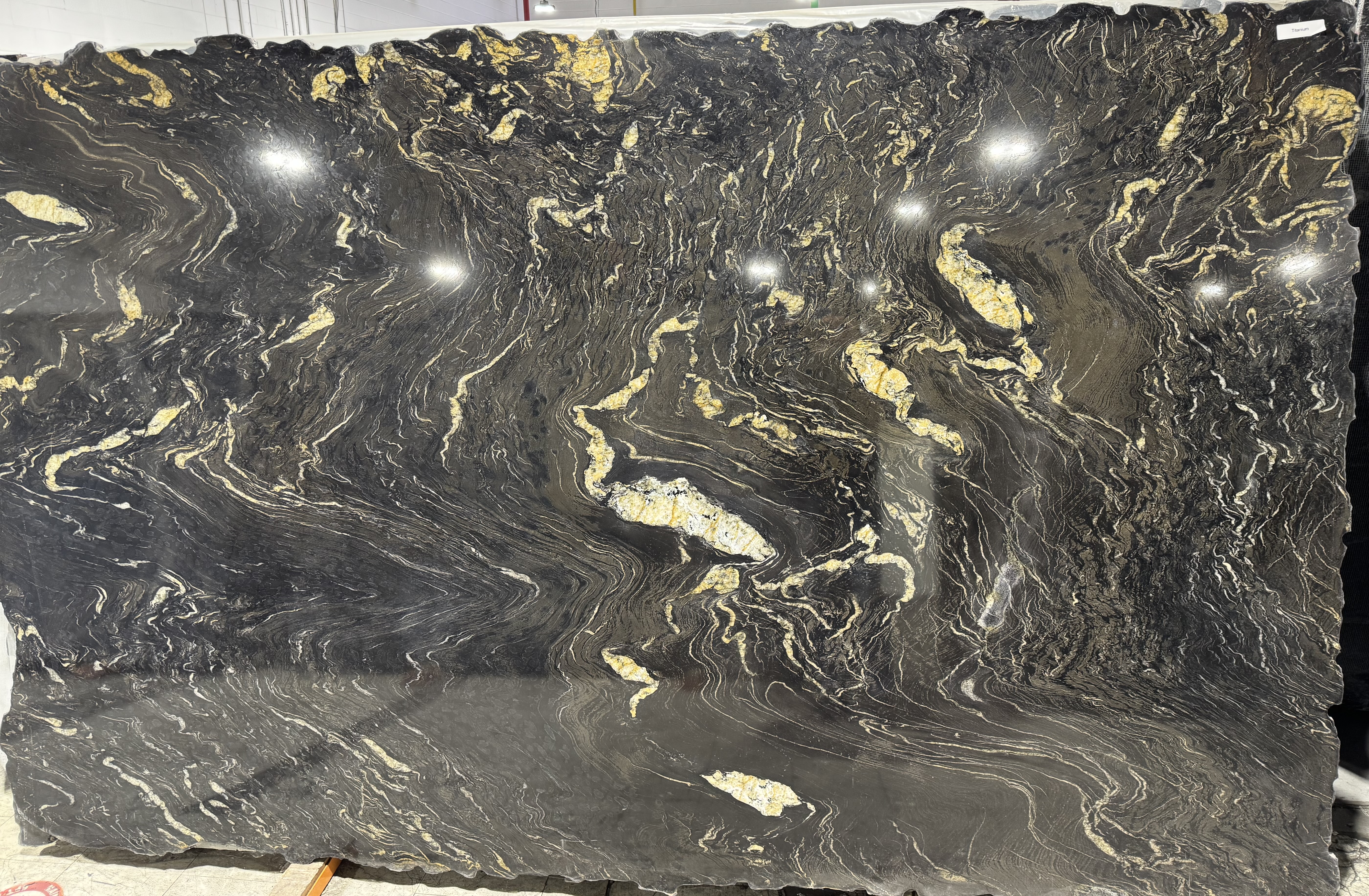 Titanium Gold - #3219 - Granite & Quartzite - 122'x74' - Gold Black