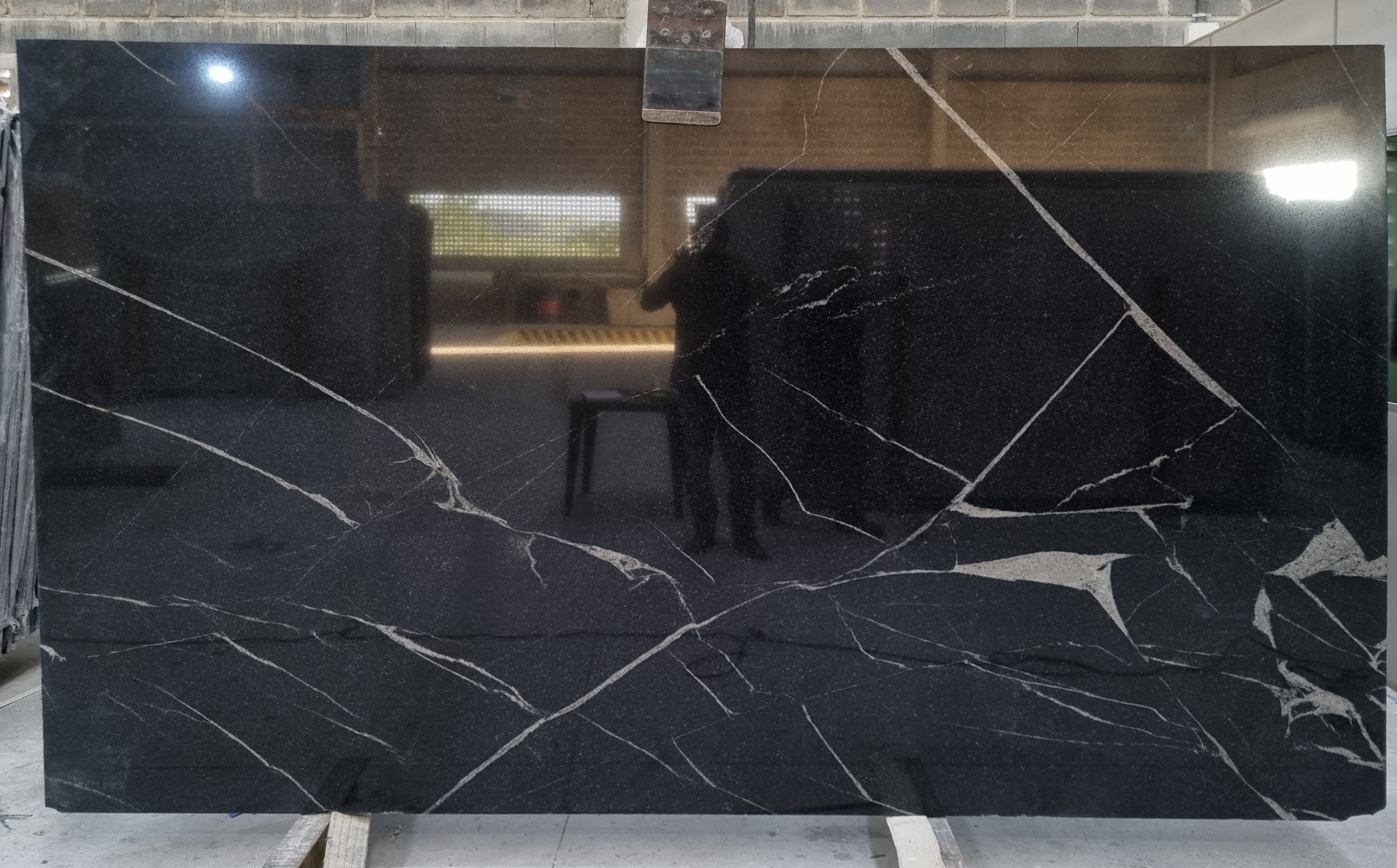 Vinci Black Dual  # 368 - Granite & Quartzite - 130'x 79' - Black 