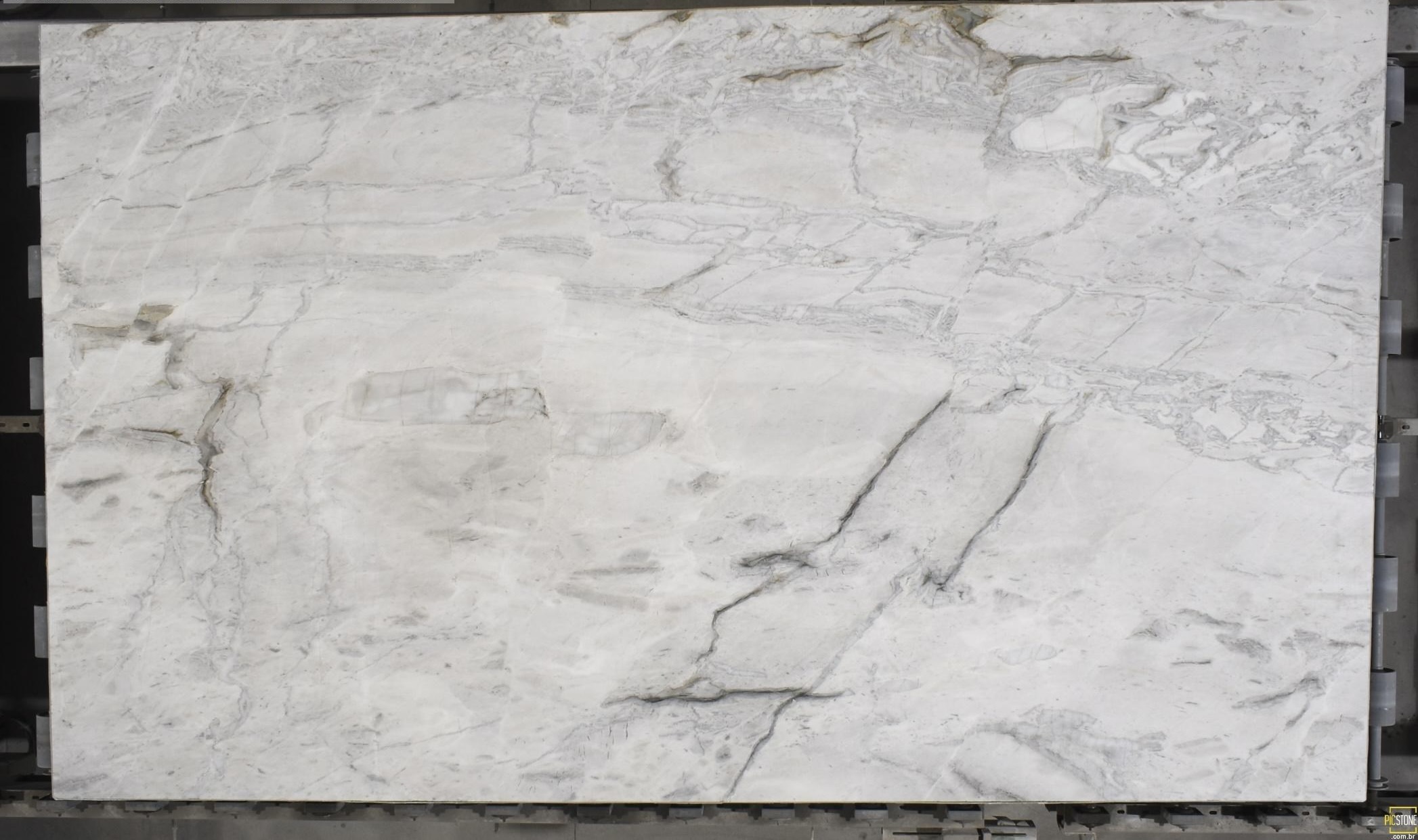 Calacatta D'Oro 3cm  Leathered 